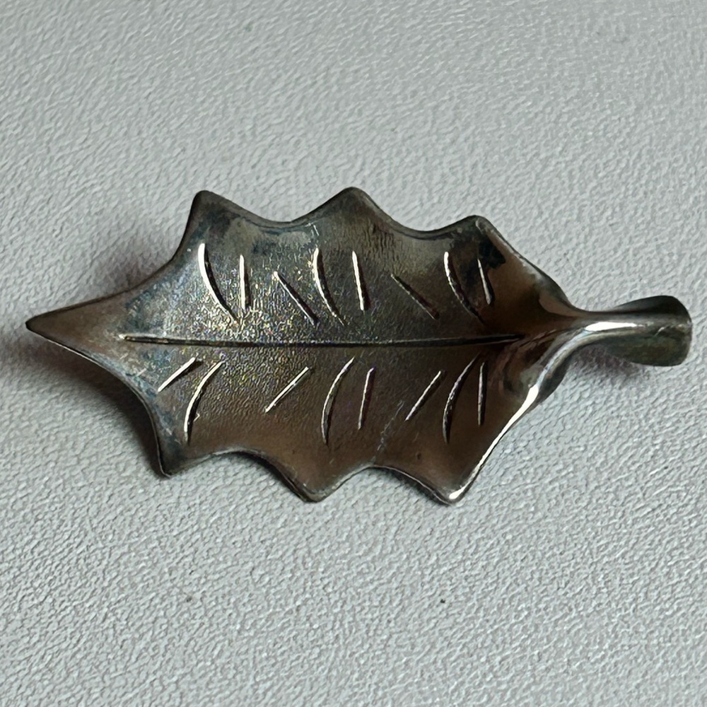 Signed Stuart Nye NYE Sterling Silver 925 Small Oak Leaf Brooch Pin Vintage